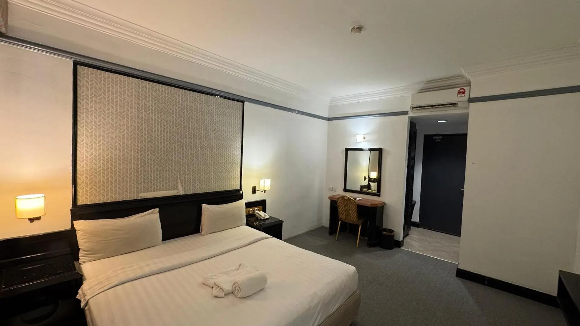 Hotel Deleeton Kota Kinabalu 2*,