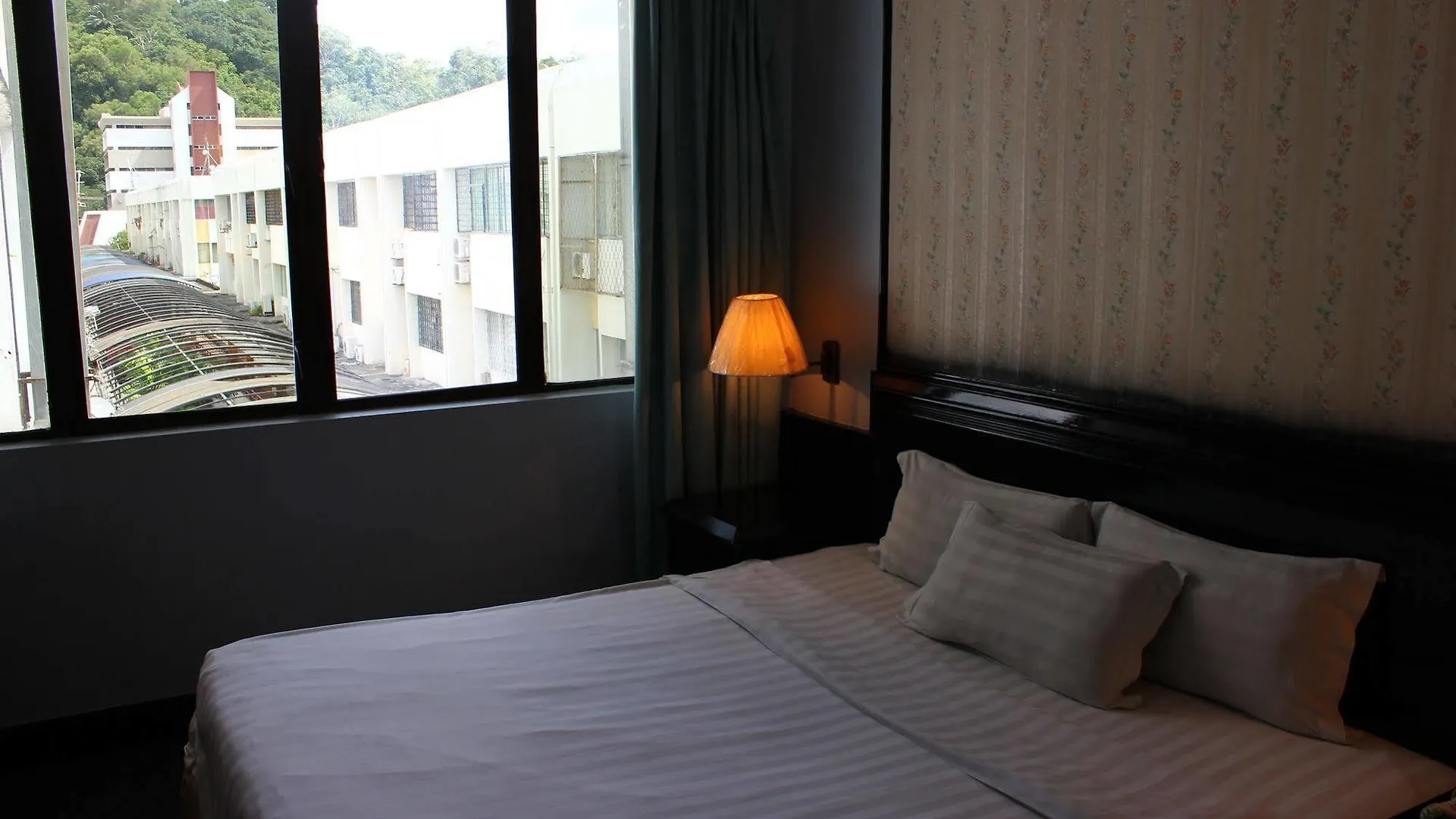 Hotel Deleeton Kota Kinabalu 2*,